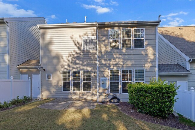 Building Photo - 3 Bed 2.5 Bath Home located in Heritage Hills, Wake Forest