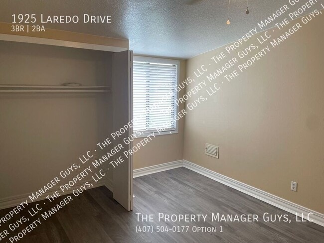 Building Photo - 1925 Laredo Dr
