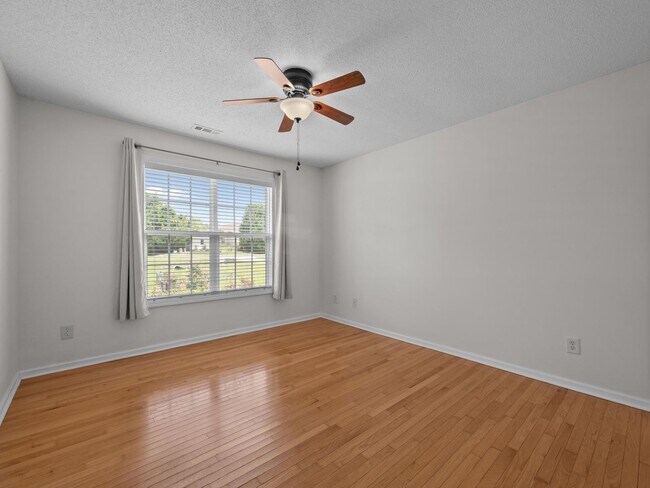 Building Photo - 305 Appaloosa Ct