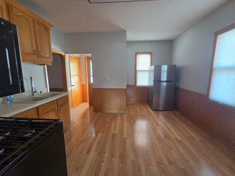 Kitchen - 709 Marshall St