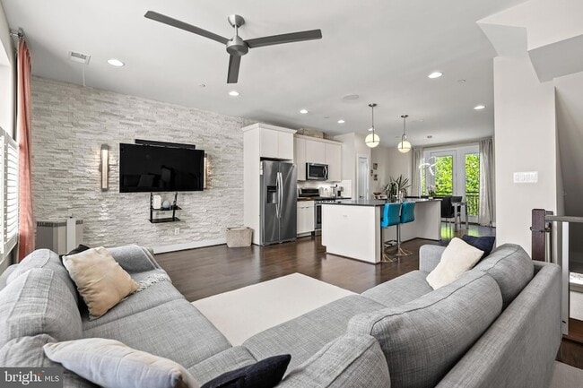 Building Photo - 1600 Beason St