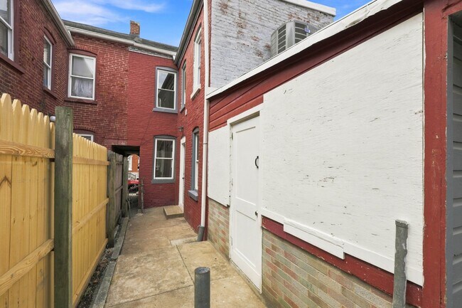 Building Photo - 405 Beaver St