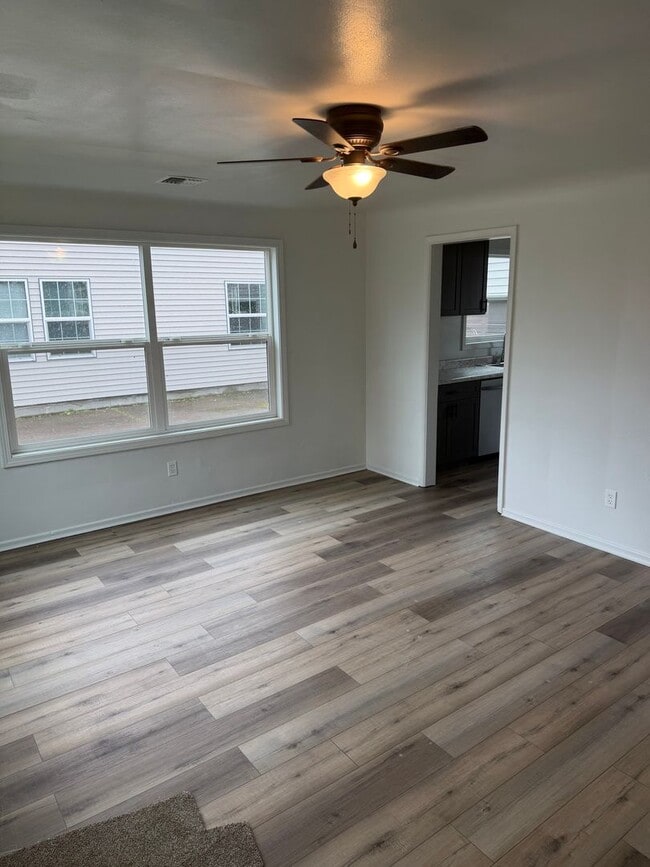 Building Photo - 260 E Sherman St