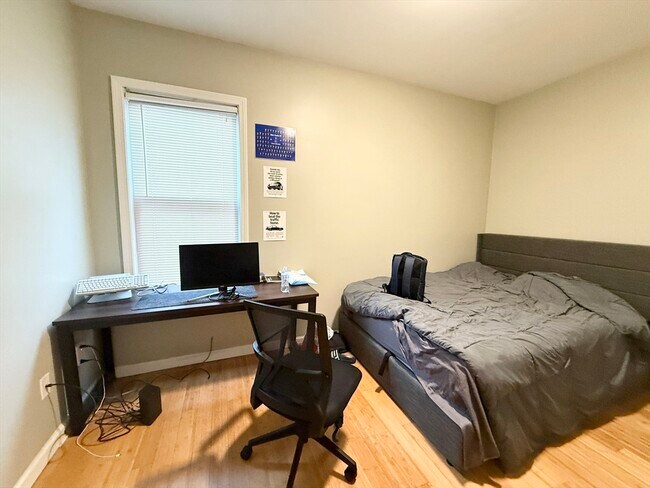 Building Photo - 110 Chester St