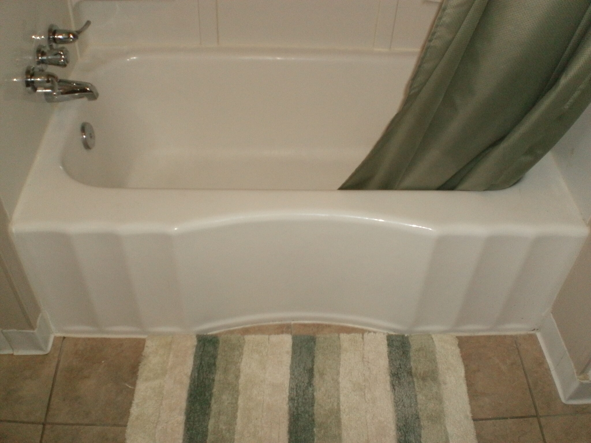 Bath/Shower Combo - 1080 26th St