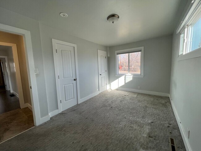 Building Photo - 3 bed 2 bath Harvey Park, Corner Lot