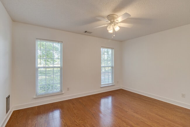 Building Photo - 626 Marsh View Dr