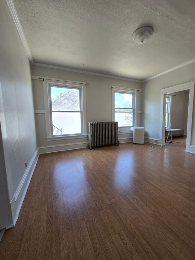Building Photo - 2 Bed 1 Bath + Garage and Yard