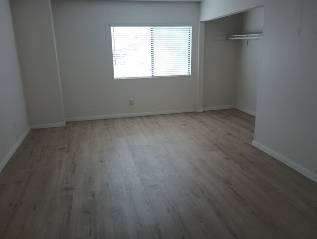 Building Photo - 2BR/1.5BA Condo in the heart of Oceanside