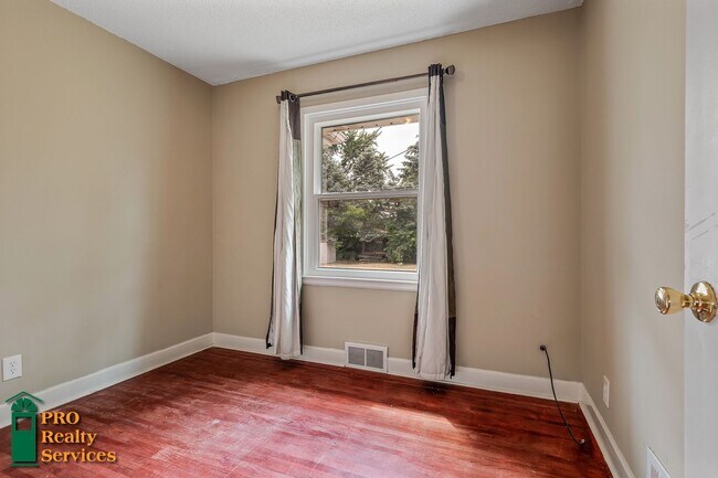 Building Photo - 4 Bedroom Home in Brooklyn Center