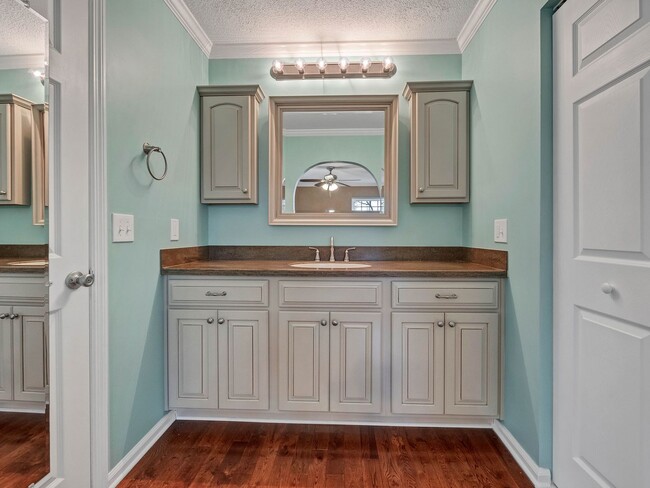 Building Photo - Available for rent: $1,250/month — 4-Bedroom, 2- Bath Single-Family Home in Harrison, TN!