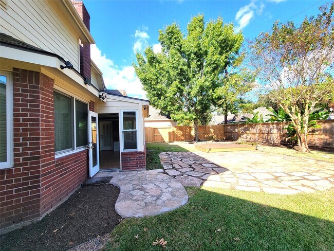 Building Photo - 2214 Old S Dr