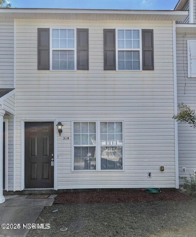 Primary Photo - 319 Bracken Pl