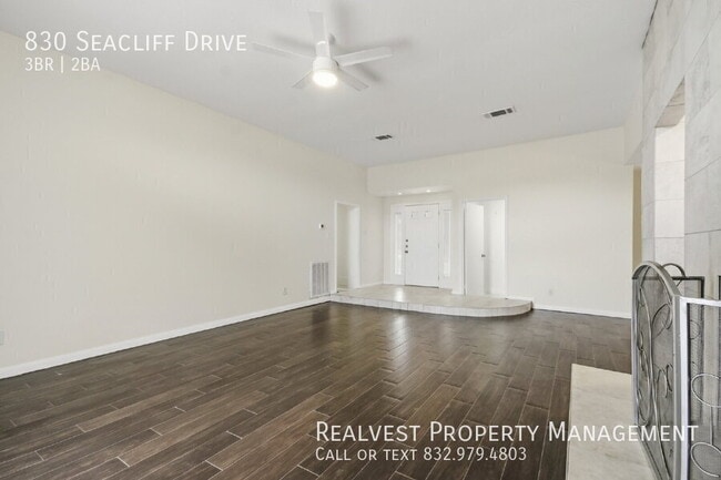 Building Photo - 830 Seacliff Dr