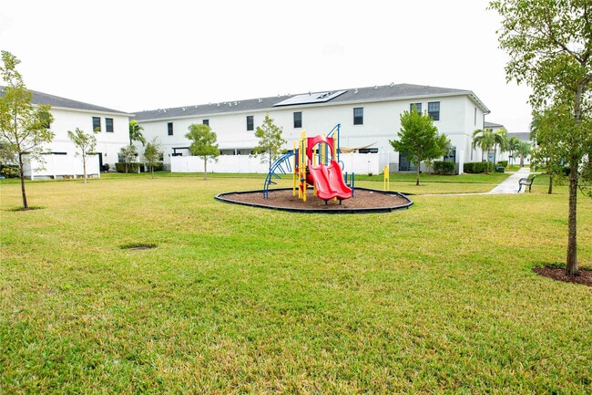 Building Photo - 1147 SW 7th Ave