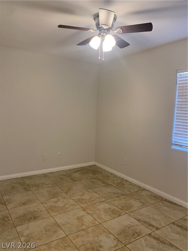 Building Photo - 548 Zuber Ave