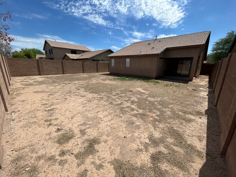 Building Photo - 7028 S 46th Dr