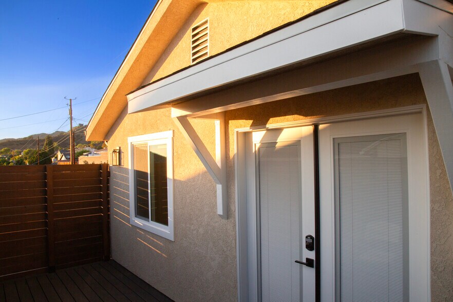 Building Photo - 831 Cambridge Dr