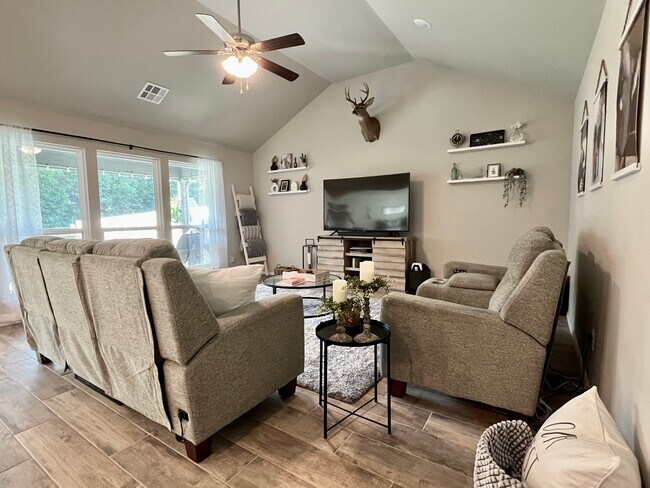 Building Photo - 1808 E. Van Buren PL.