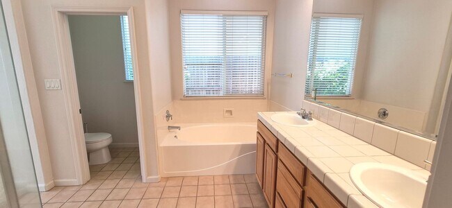 Building Photo - 1085 Crystal Springs Dr