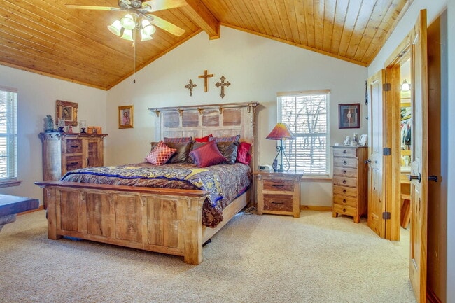 Building Photo - 3 bedroom home on acreage