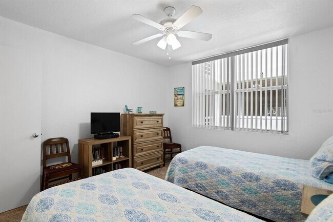 Building Photo - 6093 Bahia Del Mar Cir N