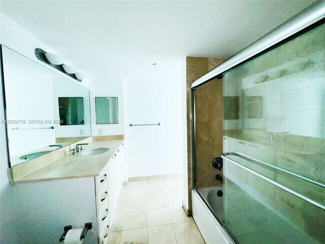 Building Photo - 2101 Brickell Ave