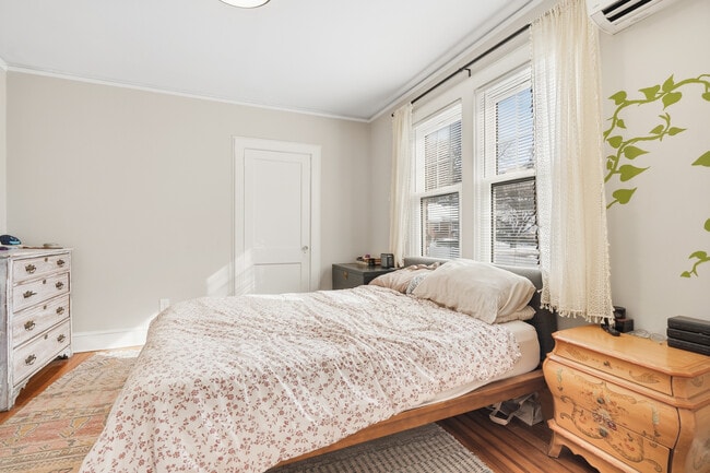 Building Photo - 84 Pemberwick Rd