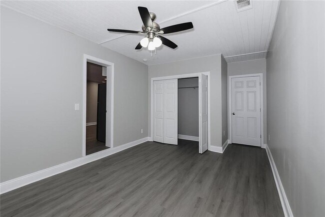 Building Photo - 157 Polar Rock Dr SW