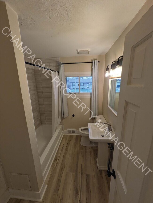 Building Photo - Single Family Home in South KC