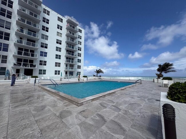 Building Photo - 3450 S Ocean Blvd