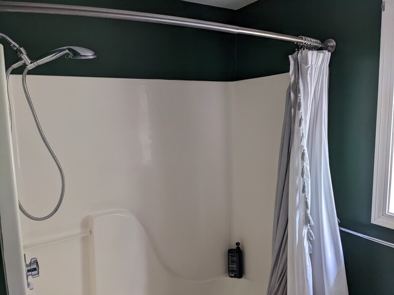 Full Bath 2 - 1 Chloe Dr