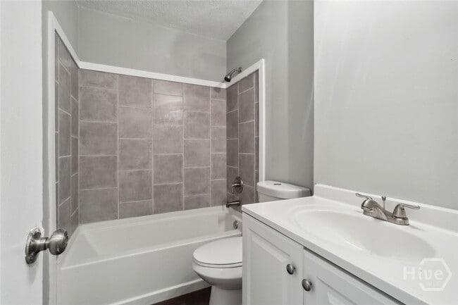 Building Photo - 1002 W 44th St