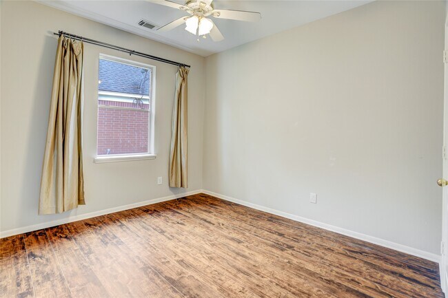 Building Photo - 35 Tranquil Glade Pl