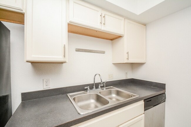 Building Photo - 1116 Murrayhill Dr
