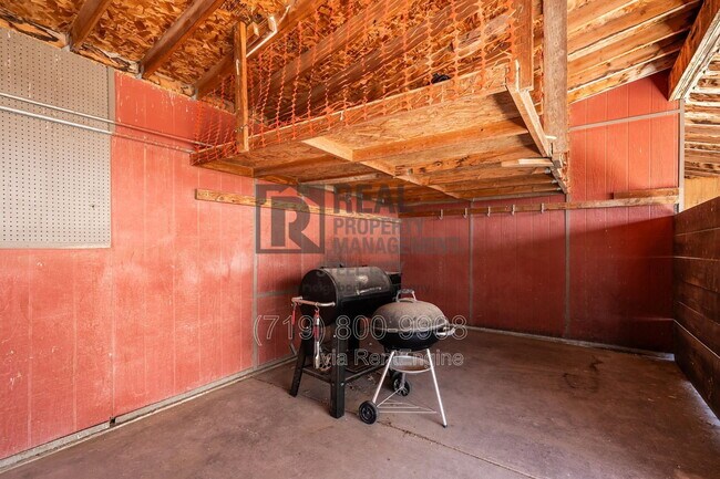 Building Photo - 531 E Milt Dr