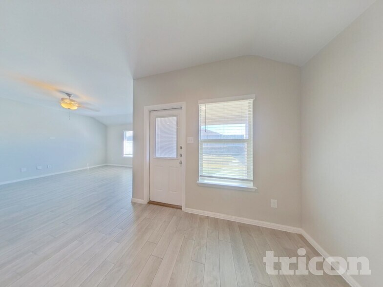 Building Photo - 532 Houndstooth Dr