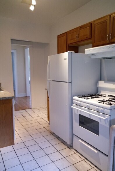 Building Photo - 829 Dobson St