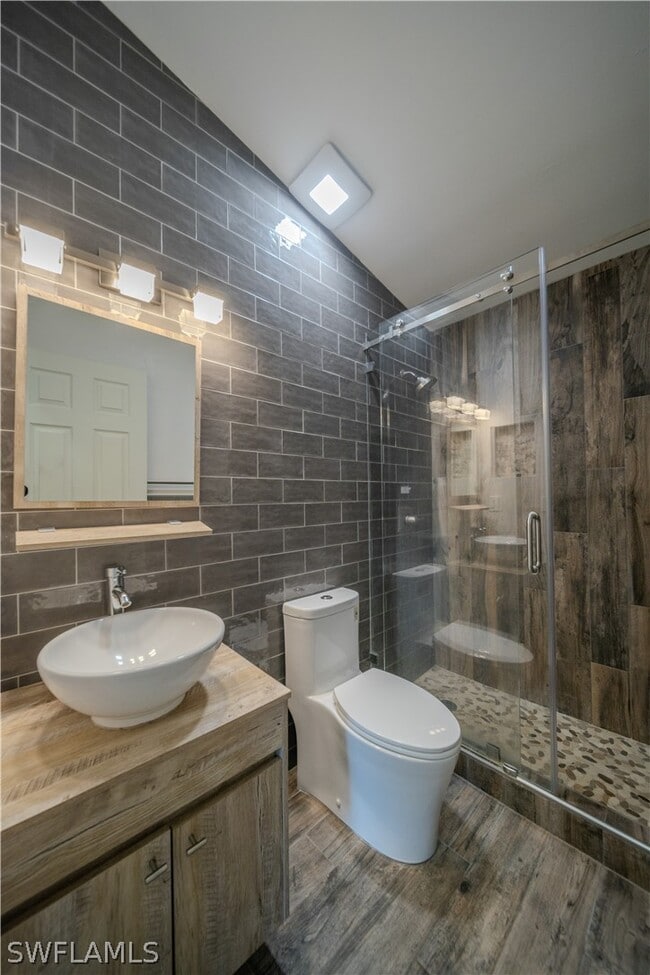 Building Photo - 390 35th Ave NE