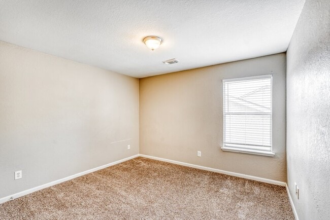 Building Photo - 8010 Suffield Glen Ln