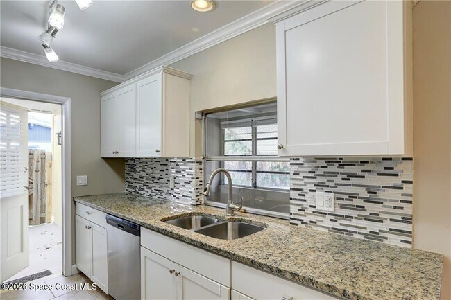 Building Photo - 866 Gilbert St