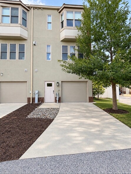 Building Photo - 3113 Elm Ave