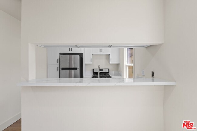 Building Photo - 635 Westmount Dr