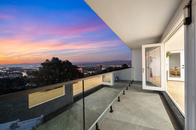 Building Photo - 3541 Multiview Dr