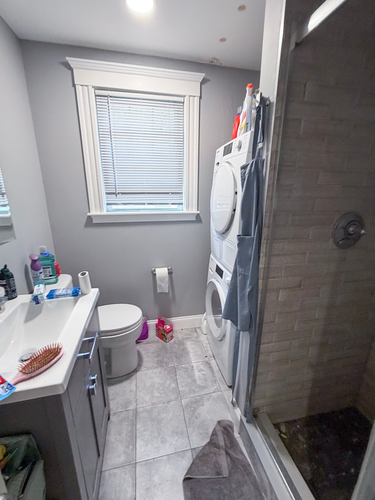 Bathroom 1 - 51 Leamington Rd