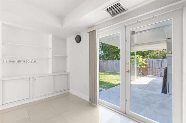 Building Photo - 3805 SW 54th Ave