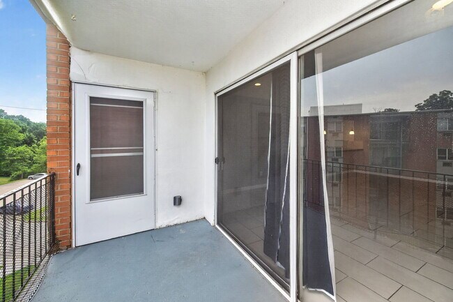 Building Photo - 5458 Beechmont Ave
