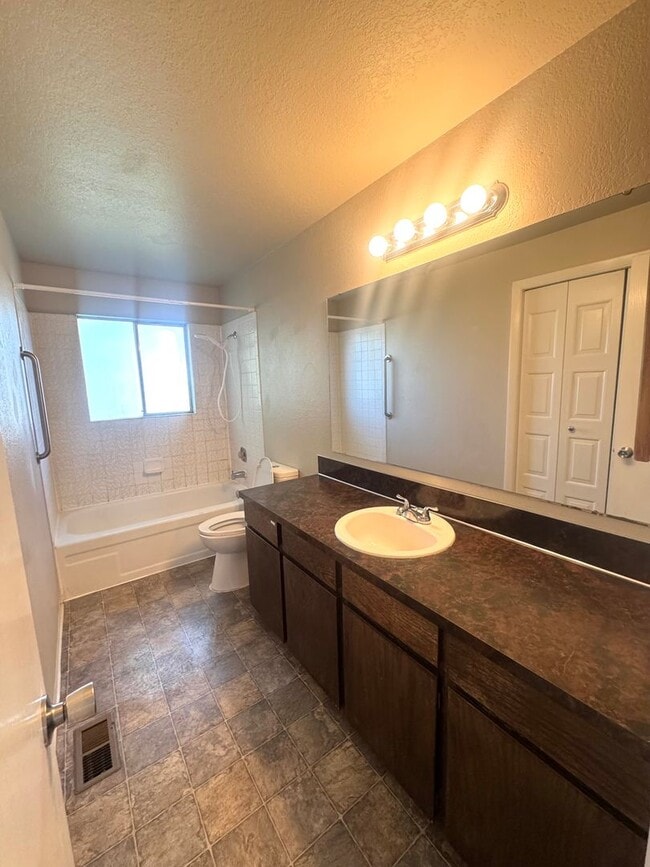 Building Photo - Single Level 3 Bedroom Home.