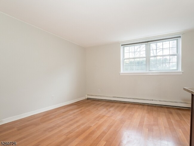 Building Photo - 48 Elm St