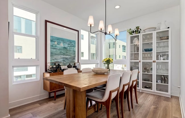 Building Photo - 2907 W Exposition Pl